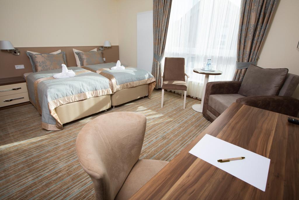 Cityhotel Am Mckeeplatz Crailsheim Room photo